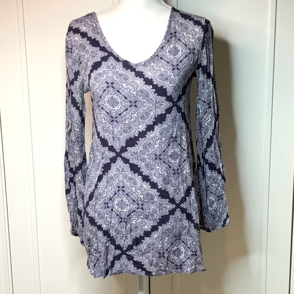 Blue/white cold shoulder long-sleeve boho blouse